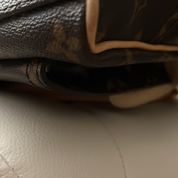 💎Authentic 💎 Louis Vuitton Manhattan GM Tote💎 - Picture 7 of 15